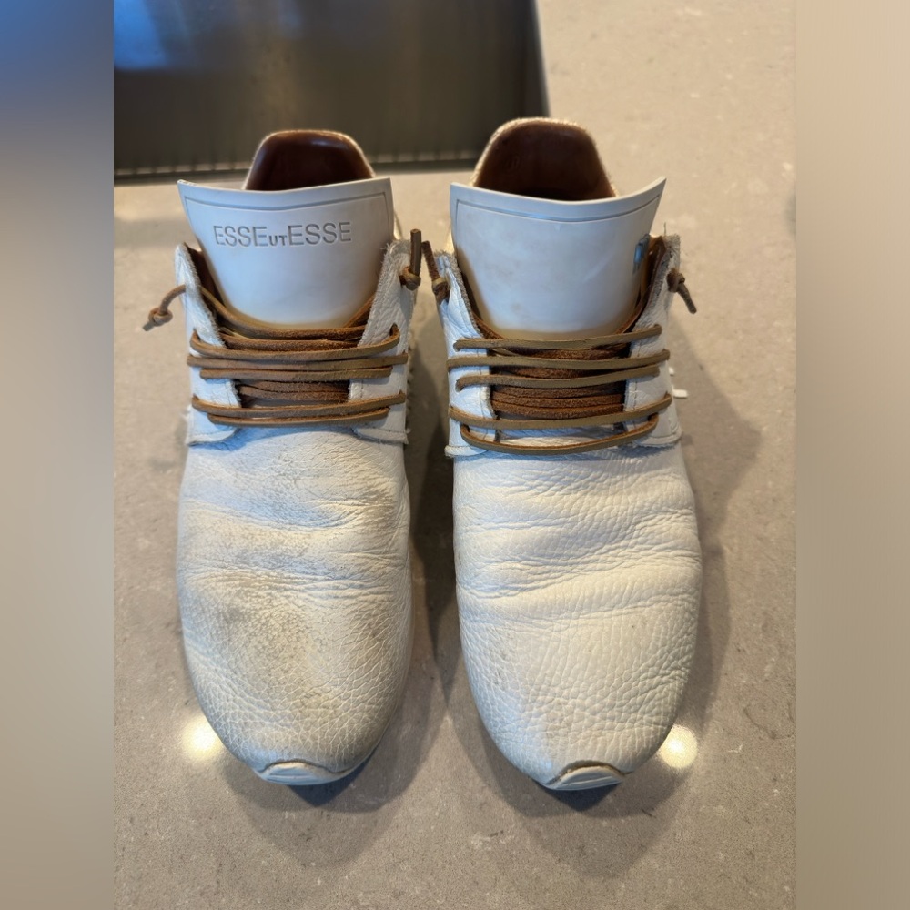 Esseutesse Leather Fringe Sneaker - White